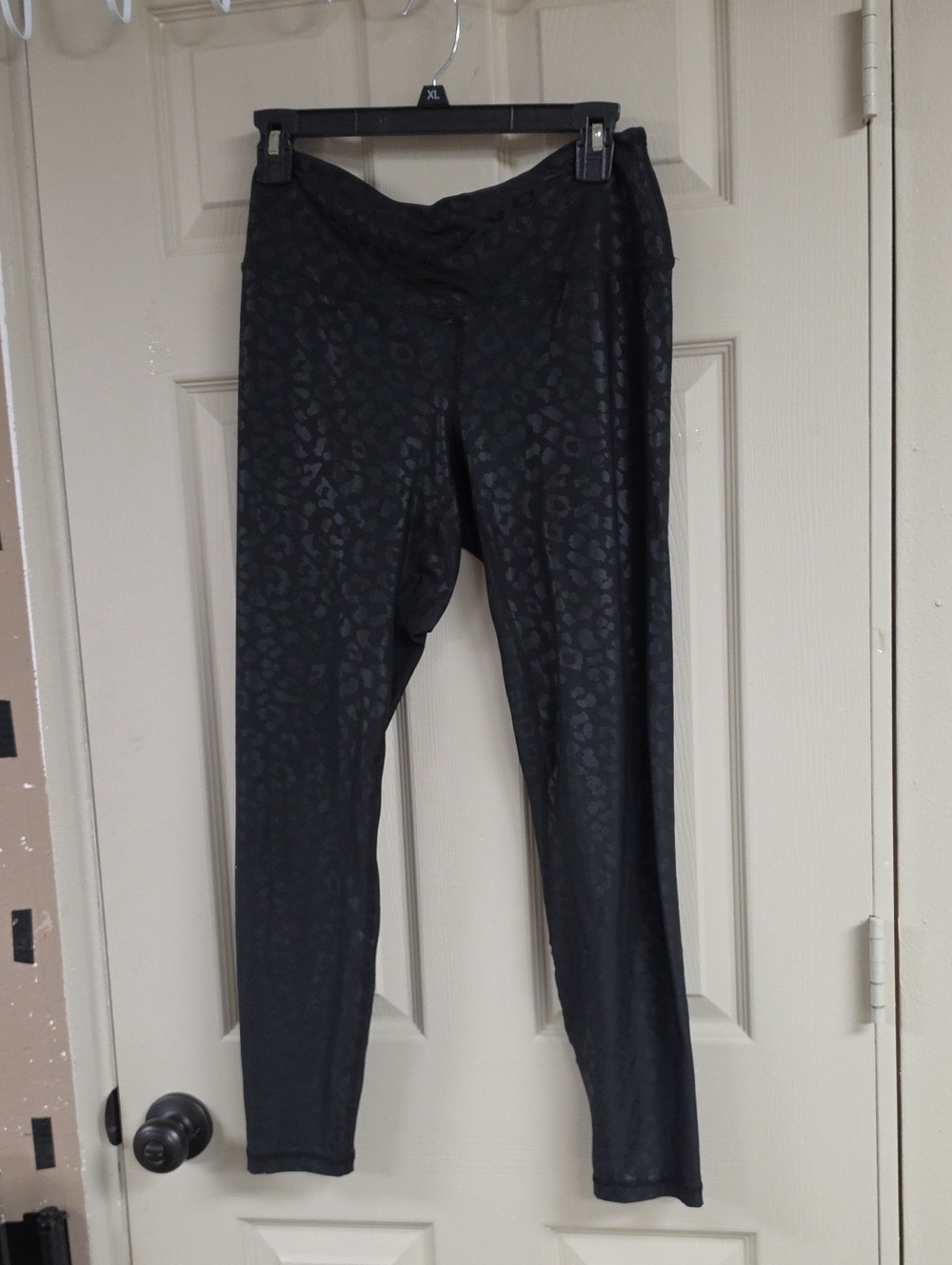 Black Leopard-Print Leggings - Women's Active Pants